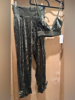 Rose Velvet Crushed Set in Dark Olive 🔥 festival outfit 🔥🔥 Size Medium new